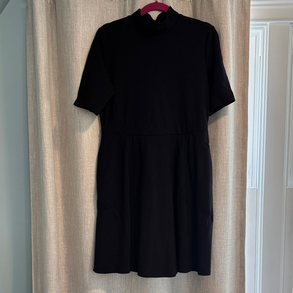 Size 0 Torrid black ponte mock neck dress 3/4 sleeve with pockets short dress